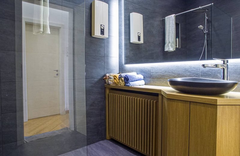 Rental of a spacious 3-room apartment, 126 m², central Belgrade, Serbia